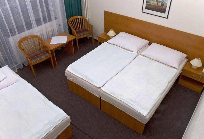 غرفة قياسية ثلاثية, Adamantino