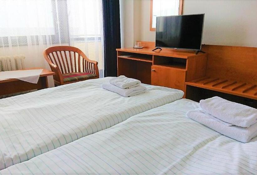 غرفة قياسية, Adamantino