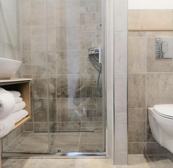 غرفة سوبيريور, Adamantino