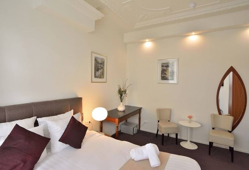 اتاق لوکس با بالکن, La Belle Vue