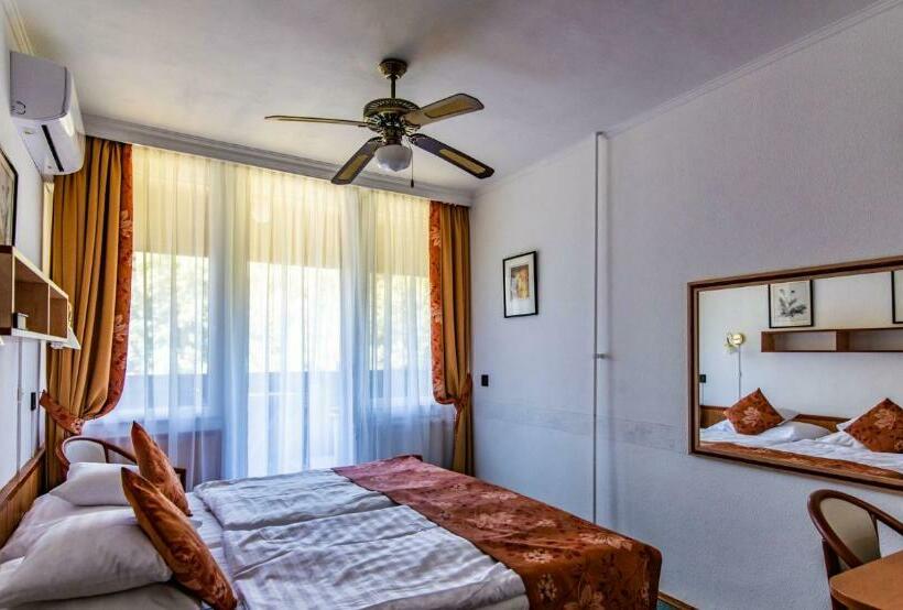 Номер Стандарт с Балконом, Jogar