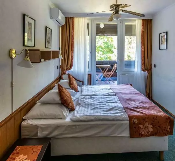 Standardzimmer mit Balkon, Jogar
