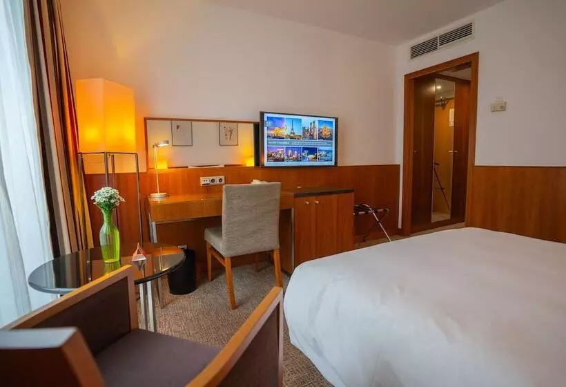 Standardzimmer, K+k Hotel Opera