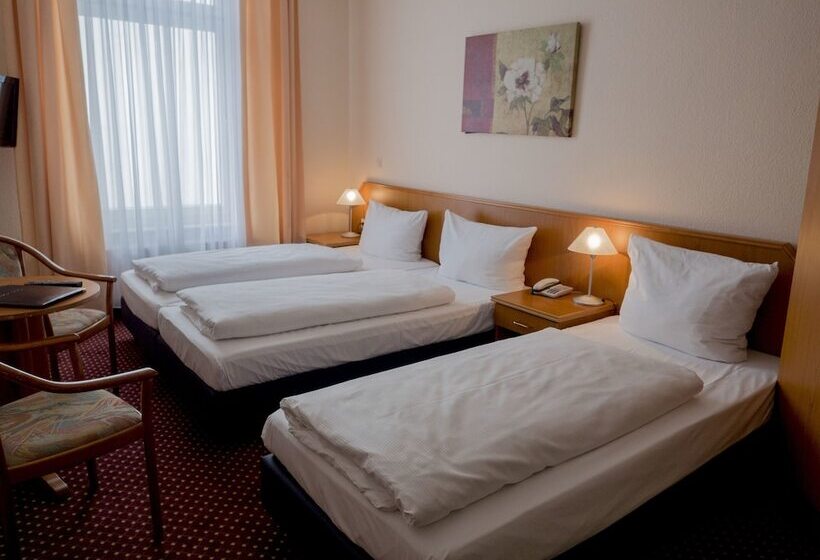 标准三人间, Lumen Am Hauptbahnhof