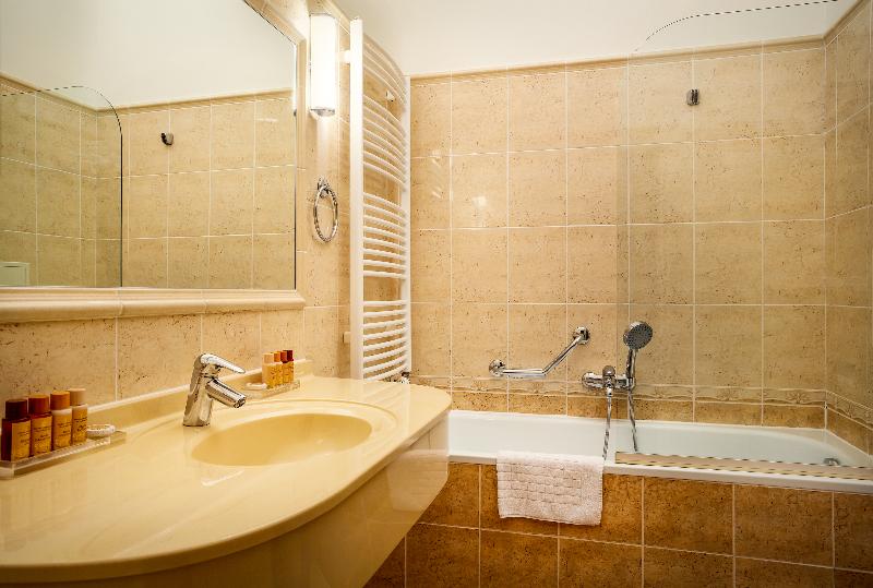 标准三人间, Lumen Am Hauptbahnhof