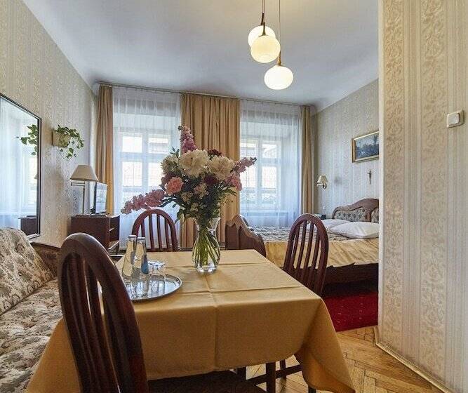 ベーシックトリプルルーム, Pollera