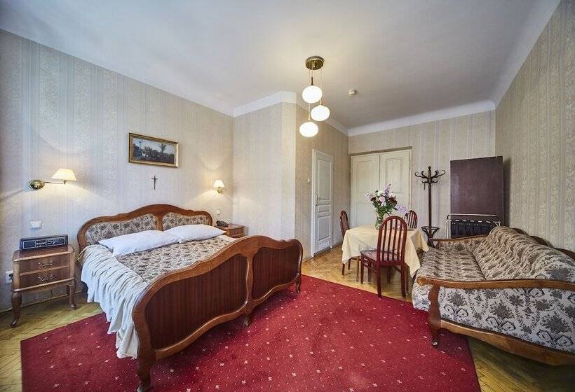 ベーシックトリプルルーム, Pollera