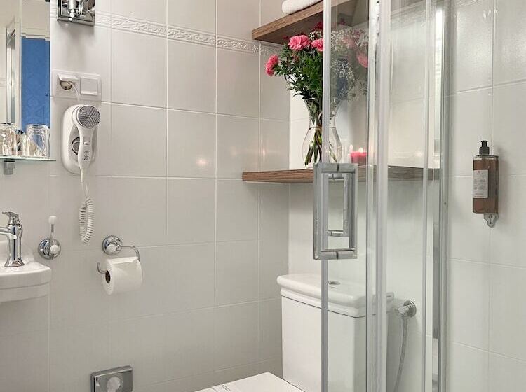 ファミリールーム, Pollera