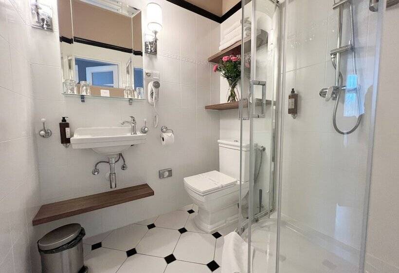 ファミリールーム, Pollera