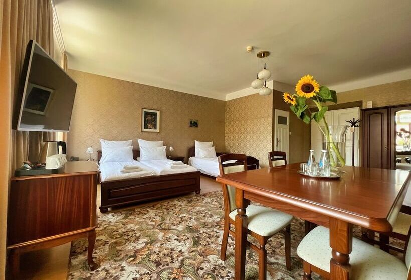 ファミリールーム, Pollera