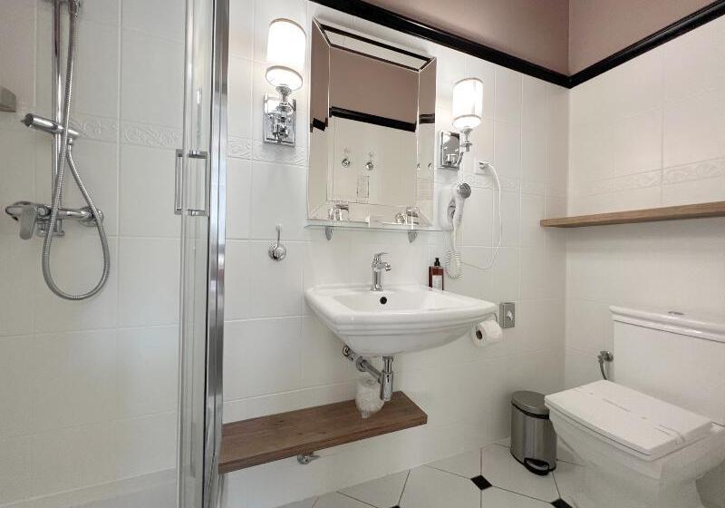 スタンダードルーム, Pollera