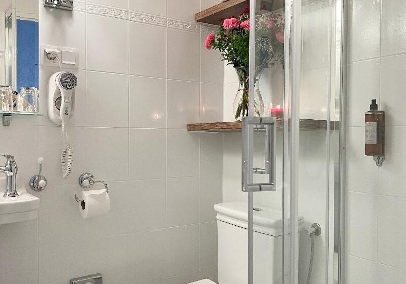 ファミリールーム, Pollera