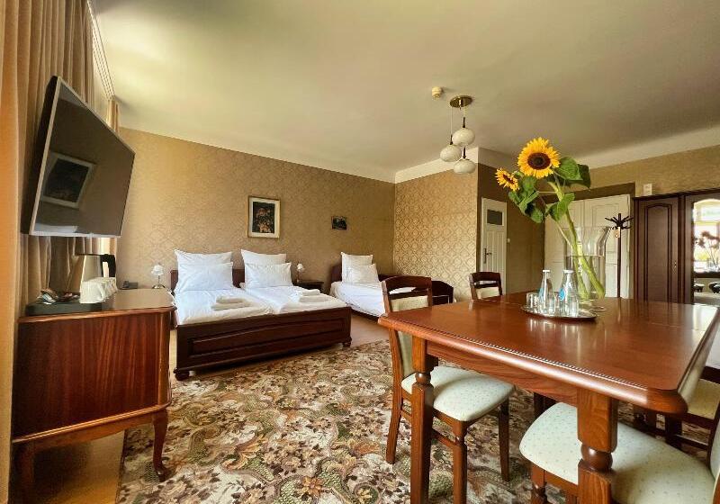 ファミリールーム, Pollera