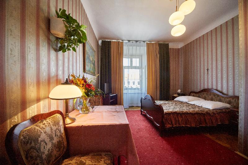 スタンダードシティビュールーム, Pollera