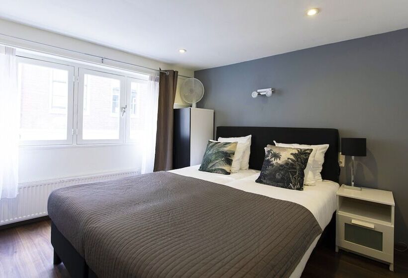 اتاق استاندارد, Quentin Arrive