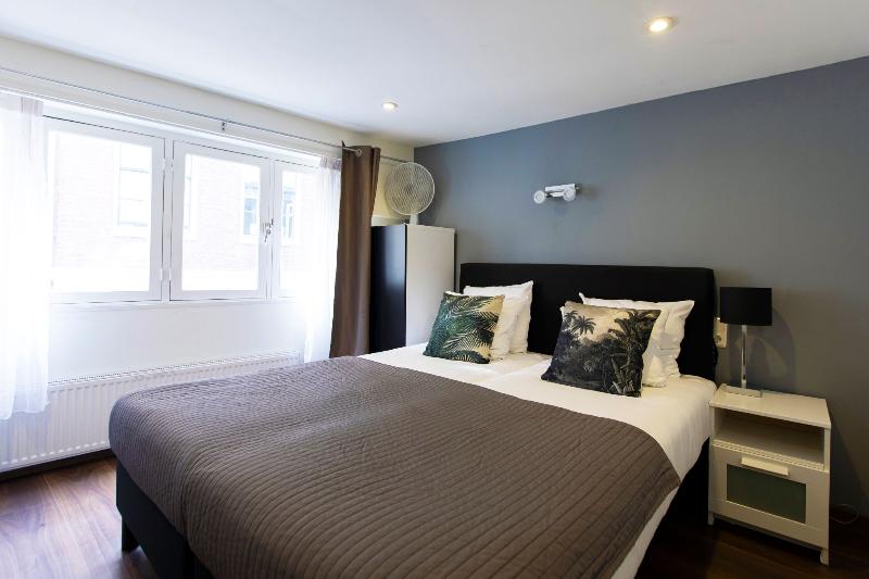 اتاق استاندارد, Quentin Arrive