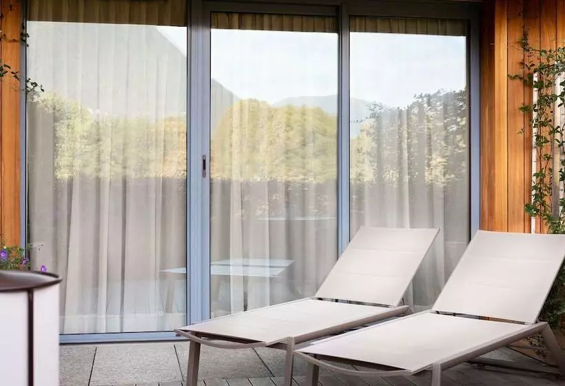 سوییت با چشم‌انداز استخر, Sheraton Lake Como