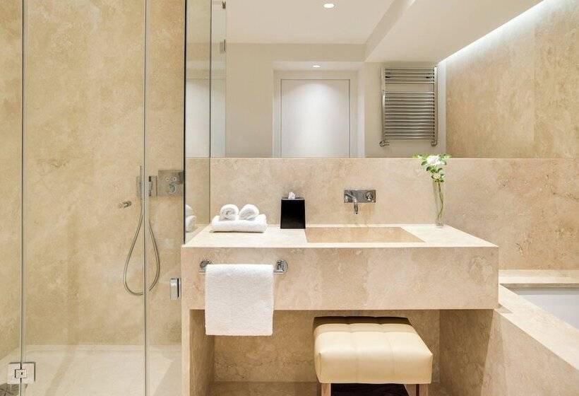 Suite Vue Piscine, Sheraton Lake Como