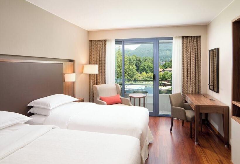 اتاق لوکس با چشم‌انداز استخر, Sheraton Lake Como