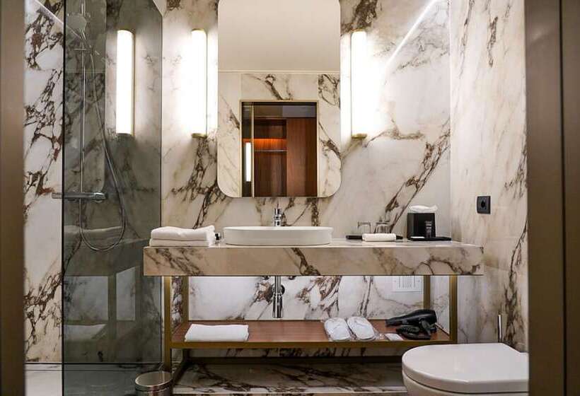 Chambre Deluxe avec Terrasse, Sheraton Lake Como