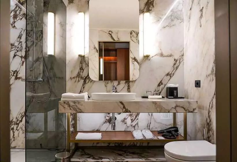 اتاق لوکس با تراس, Sheraton Lake Como