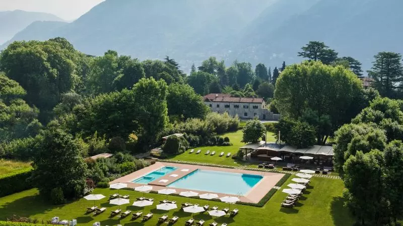 اتاق لوکس با چشم‌انداز استخر, Sheraton Lake Como