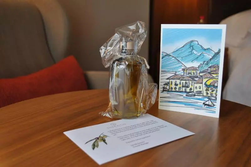 اتاق لوکس با چشم‌انداز استخر, Sheraton Lake Como