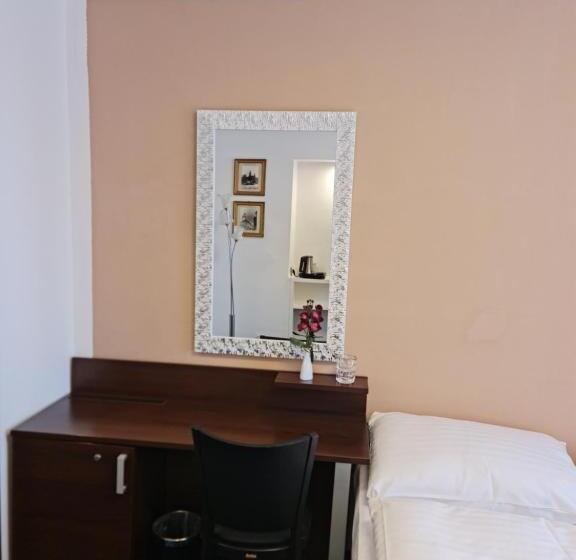 غرفة قياسية, Grand Vltavín