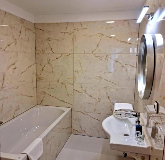 غرفة قياسية, Grand Vltavín