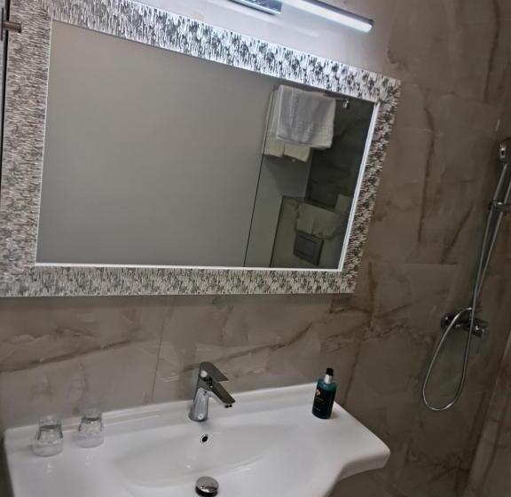 غرفة قياسية, Grand Vltavín