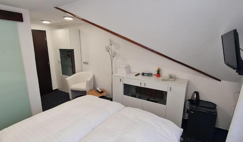 غرفة قياسية, Grand Vltavín