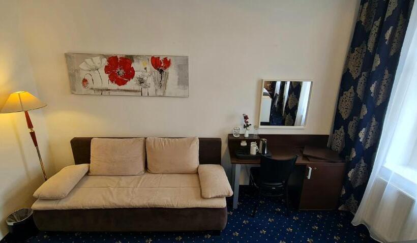 غرفة قياسية ثلاثية, Grand Vltavín