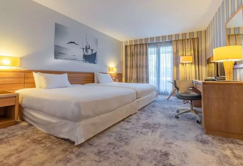 ２ダブルベッドのスタンダードルーム, Holiday Inn Nice   Port St Laurent, An Ihg