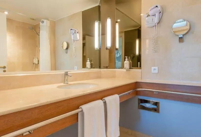 オーシャンビューのプレミアムルーム。, Holiday Inn Nice   Port St Laurent, An Ihg