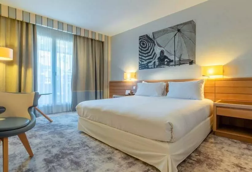 身障者適用ダブルベッド付きスタンダードルーム, Holiday Inn Nice   Port St Laurent, An Ihg