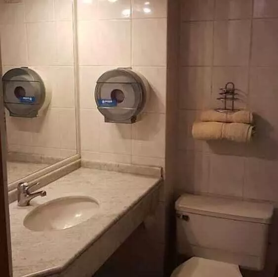 Standard Kolmen Hengen Huone, Aitue