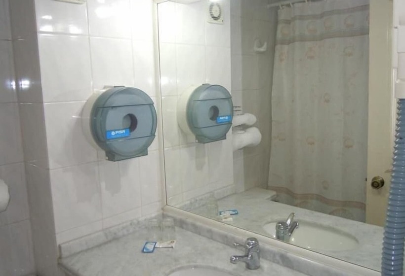 חדר סטנדרט לשלושה, Aitue