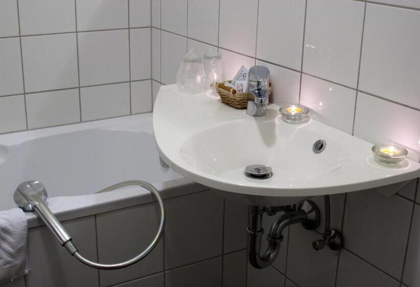 ジュニアスイート, Central