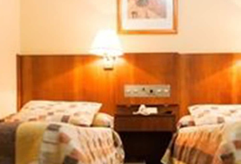 标准三人间, Del Jardín