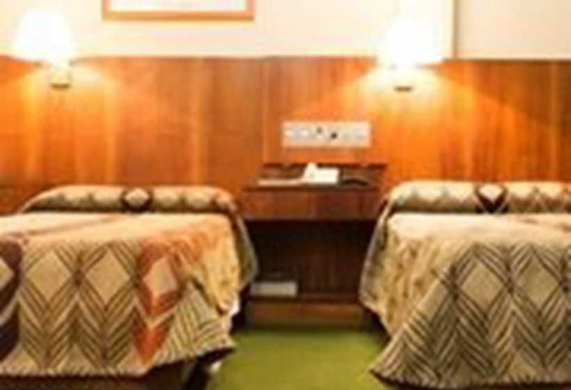 标准三人间, Del Jardín