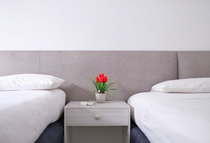 اتاق استاندارد سه نفره, La Riviera