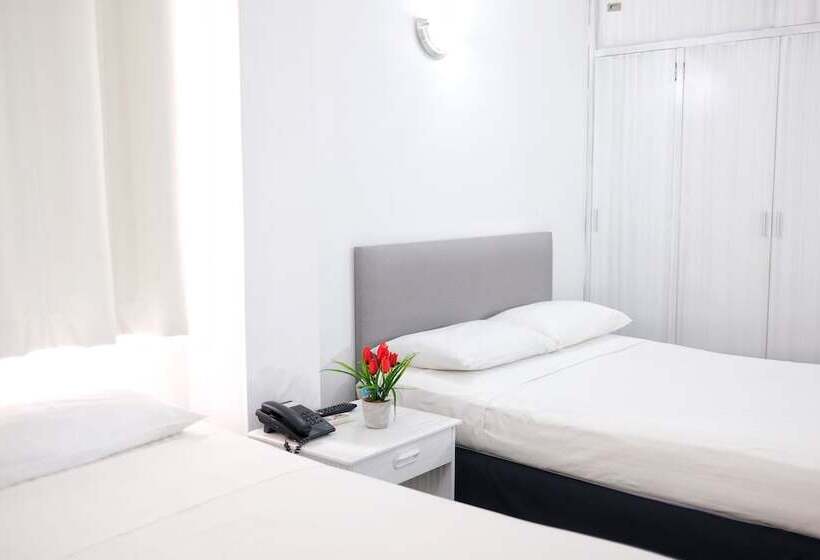 اتاق استاندارد سه نفره, La Riviera