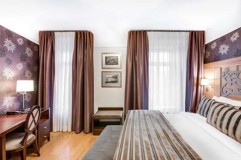 سوییت, Metropole Hotel By Semarah