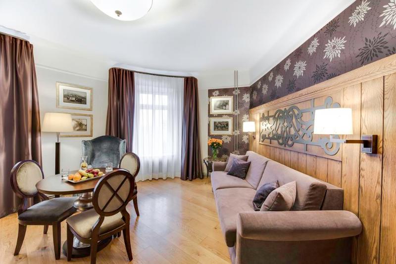 سوییت, Metropole Hotel By Semarah