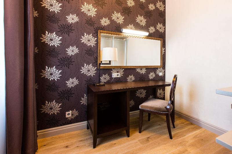Quarto superior, Metropole Hotel By Semarah