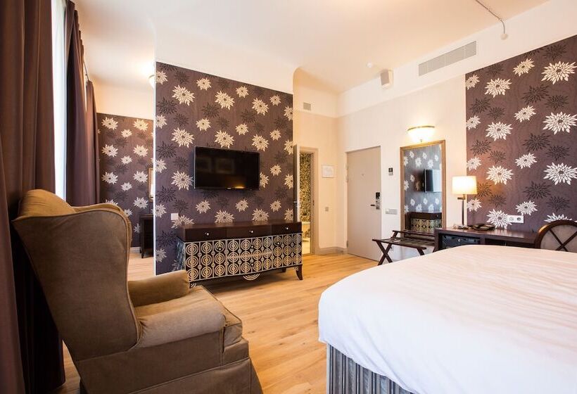 اتاق سوپریور, Metropole Hotel By Semarah