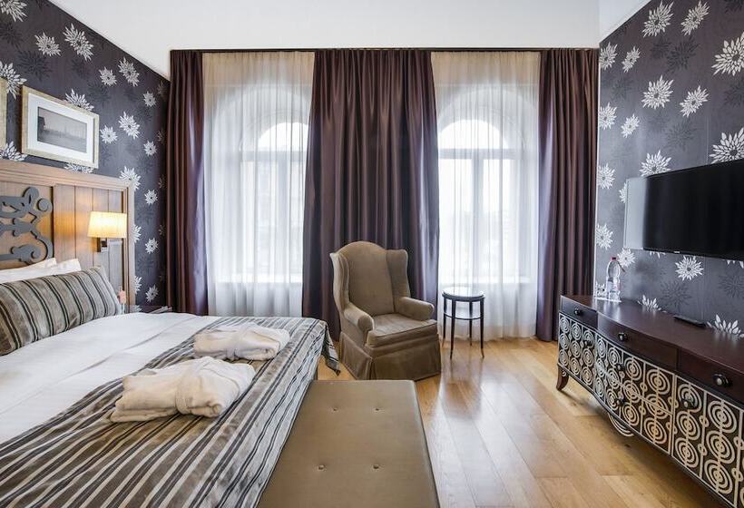 Quarto superior, Metropole Hotel By Semarah