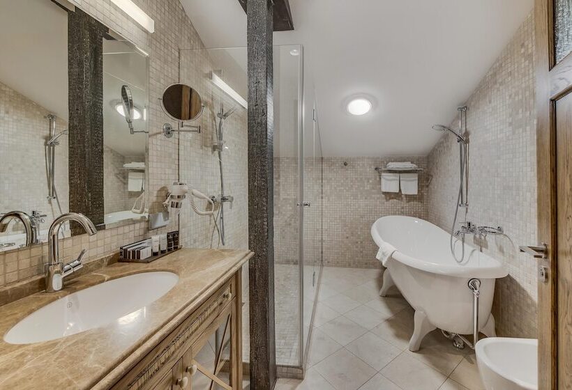 سوییت, Metropole Hotel By Semarah