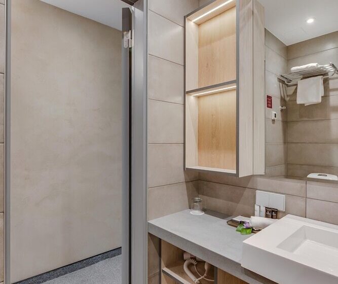 اتاق استاندارد یک نفره, Metropole Hotel By Semarah