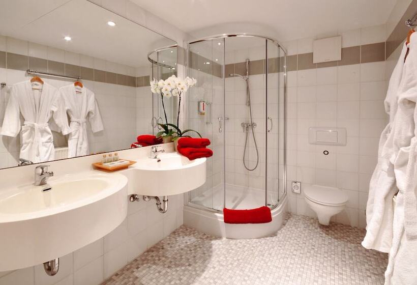 家庭间, Parkhotel Diani